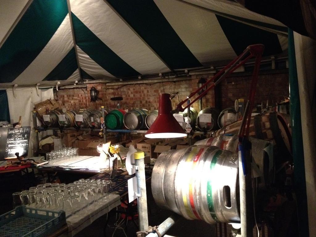 Отель The Brewery Tap Абингдон Экстерьер фото